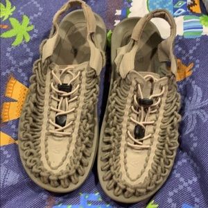 Keen sandals size 9